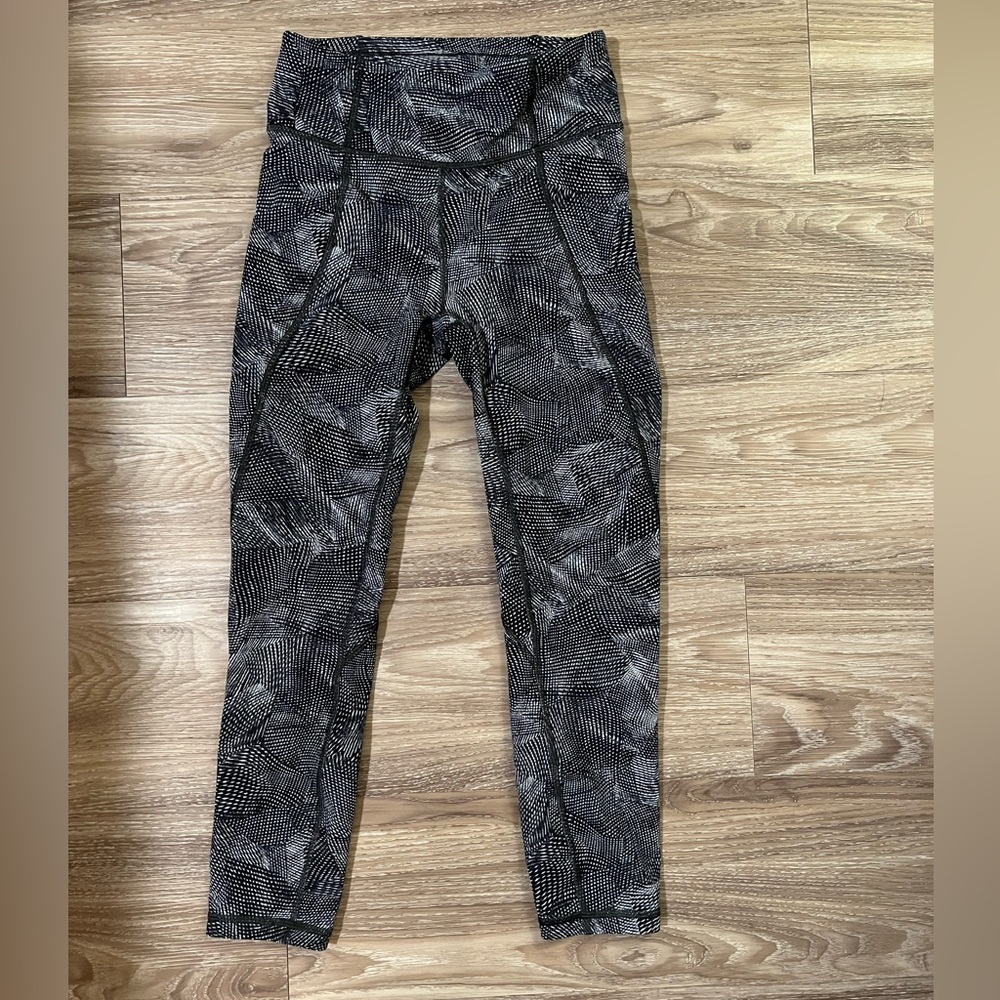 Lululemon size 4